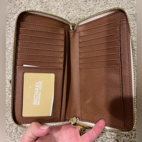 Michael Kors Wallet - Picture 3 of 4